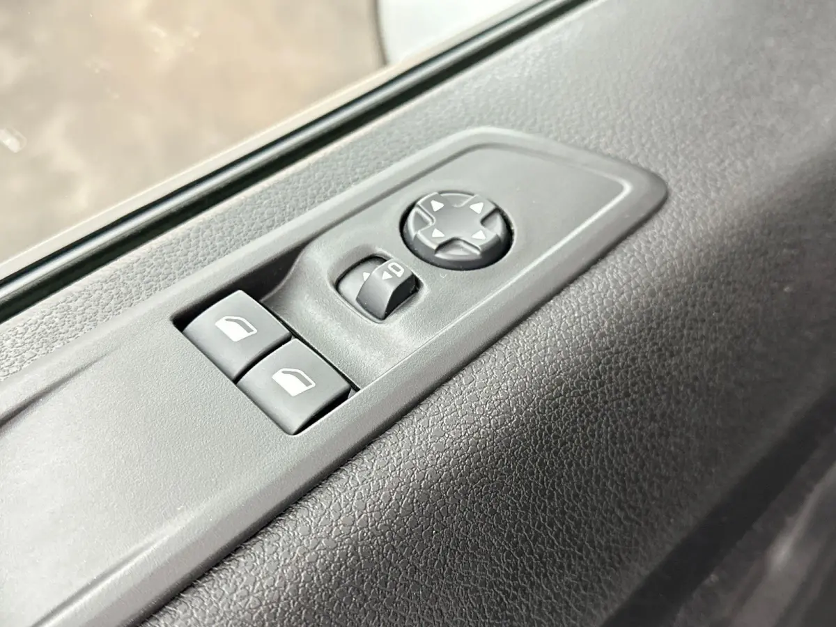2.0 Diesel 145 L3 145 PK | Navi | 3 Zits | Achter Deuren | Betimmering | BPM vrij