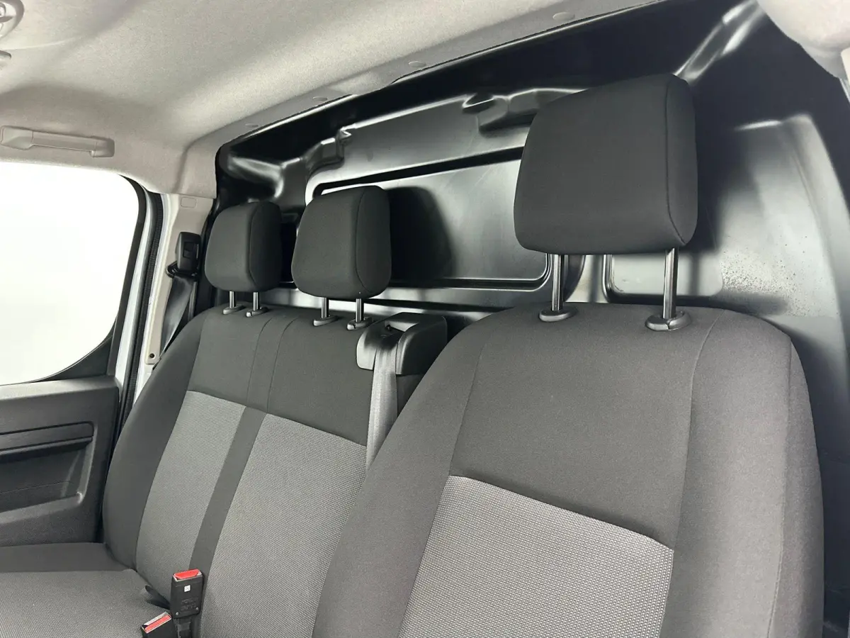 2.0 Diesel 145 L3 145 PK | Navi | 3 Zits | Achter Deuren | Betimmering | BPM vrij