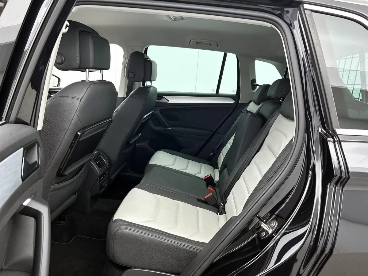 1.4 TSI Connected Series | Apple Carplay / Android Auto | Trekhaak! | Leder | Parkeersensoren | Adaptive Cruise Control | Climate control | Navigatie | Lichtmetalen Velgen |
