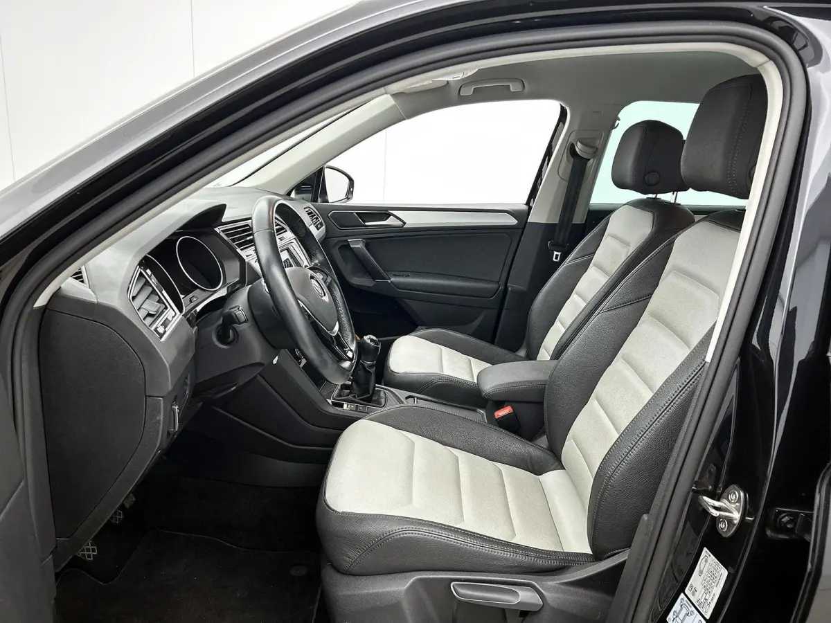 1.4 TSI Connected Series | Apple Carplay / Android Auto | Trekhaak! | Leder | Parkeersensoren | Adaptive Cruise Control | Climate control | Navigatie | Lichtmetalen Velgen |