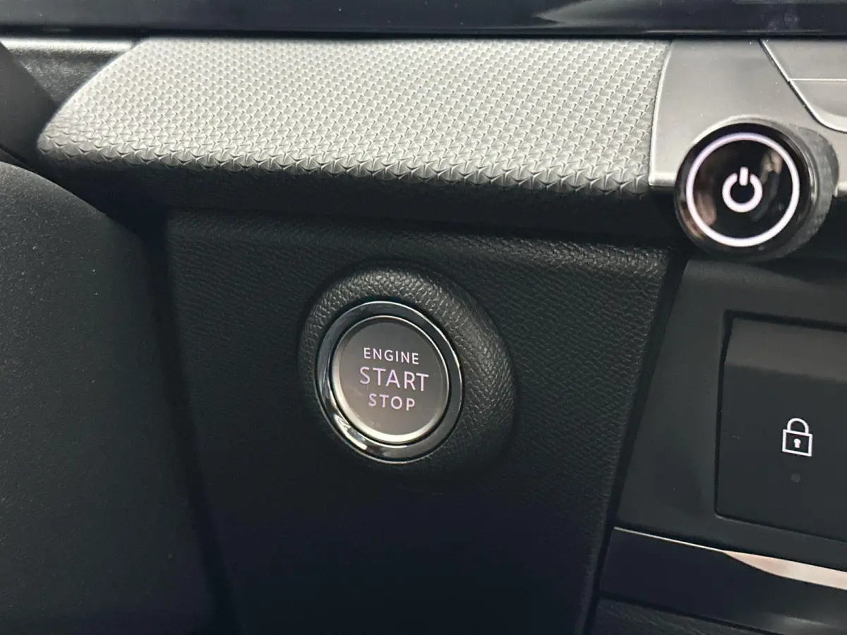 1.2 Edition | DEMONSTRATIEMODEL | Camera | Sensoren | Apple Carplay/Android Auto | keyless start |