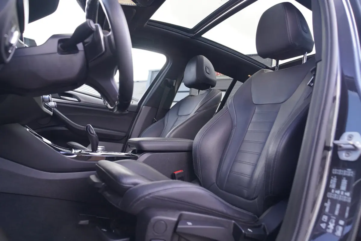 XDrive20i High Executive | M-pakket | BTW incl. | Panorama | Trekhaak | Harman Kardon | Facelift | 360cam | Stoelverwarming