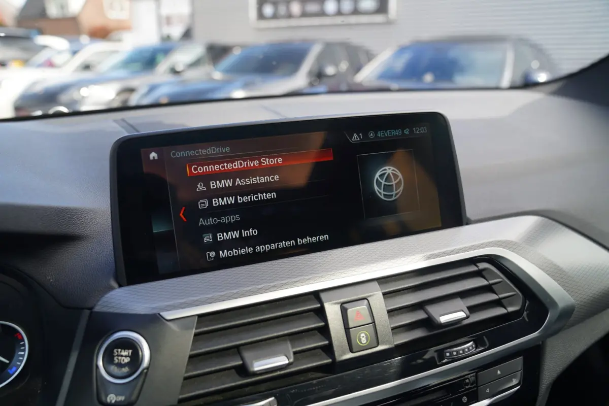XDrive20i High Executive | M-pakket | BTW incl. | Panorama | Trekhaak | Harman Kardon | Facelift | 360cam | Stoelverwarming