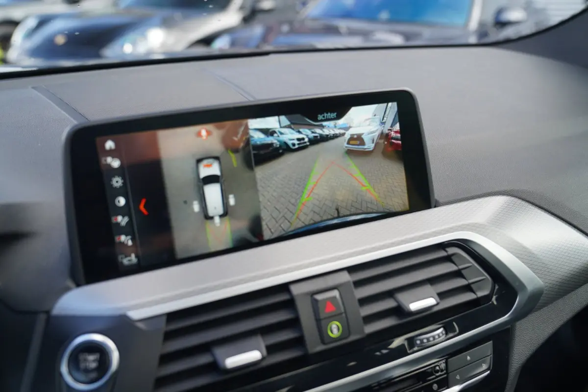 XDrive20i High Executive | M-pakket | BTW incl. | Panorama | Trekhaak | Harman Kardon | Facelift | 360cam | Stoelverwarming