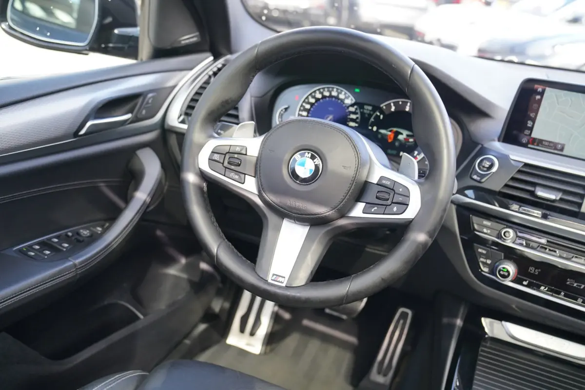 XDrive20i High Executive | M-pakket | BTW incl. | Panorama | Trekhaak | Harman Kardon | Facelift | 360cam | Stoelverwarming