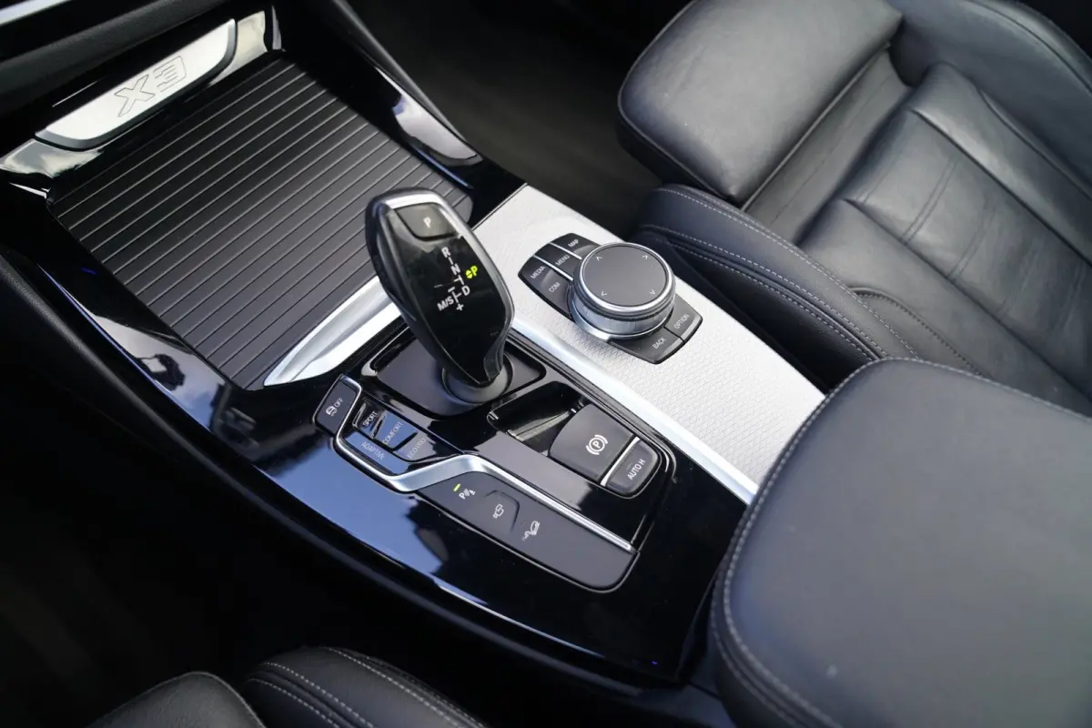 XDrive20i High Executive | M-pakket | BTW incl. | Panorama | Trekhaak | Harman Kardon | Facelift | 360cam | Stoelverwarming