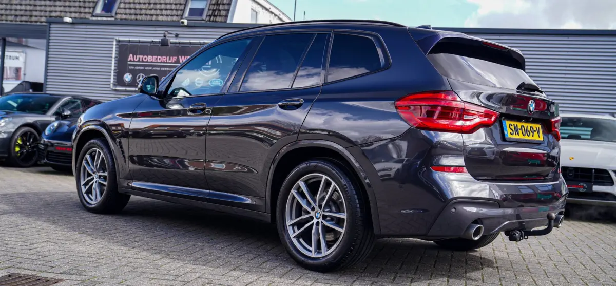 XDrive20i High Executive | M-pakket | BTW incl. | Panorama | Trekhaak | Harman Kardon | Facelift | 360cam | Stoelverwarming