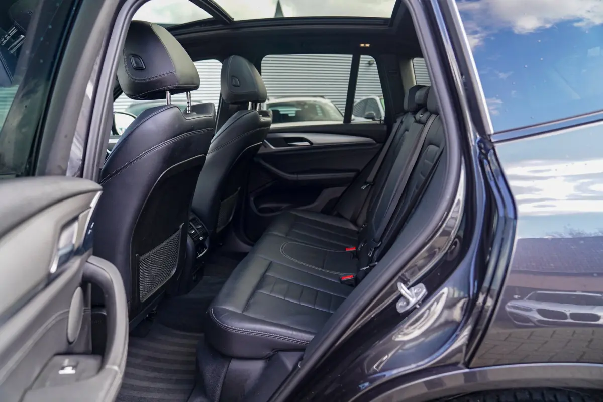 XDrive20i High Executive | M-pakket | BTW incl. | Panorama | Trekhaak | Harman Kardon | Facelift | 360cam | Stoelverwarming