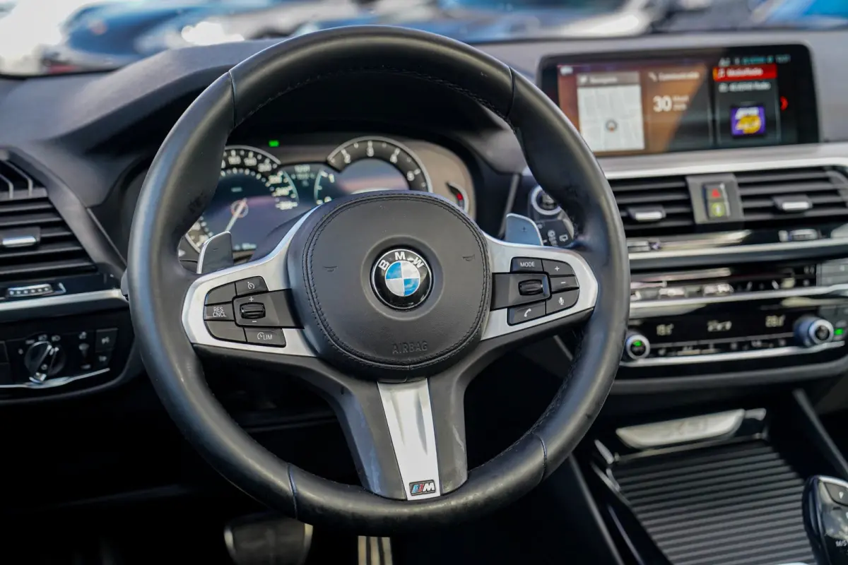 XDrive20i High Executive | M-pakket | BTW incl. | Panorama | Trekhaak | Harman Kardon | Facelift | 360cam | Stoelverwarming