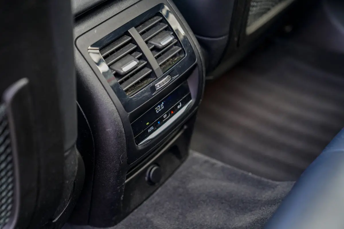 XDrive20i High Executive | M-pakket | BTW incl. | Panorama | Trekhaak | Harman Kardon | Facelift | 360cam | Stoelverwarming