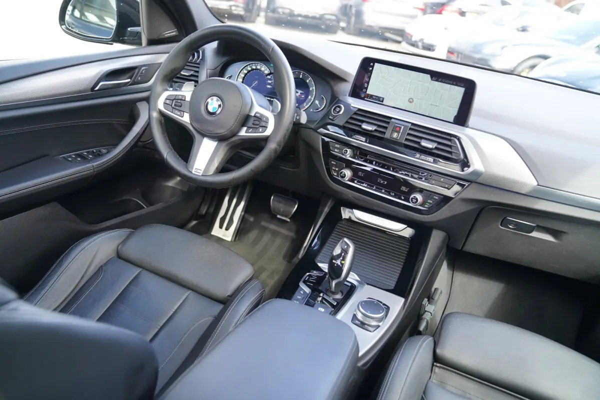 XDrive20i High Executive | M-pakket | BTW incl. | Panorama | Trekhaak | Harman Kardon | Facelift | 360cam | Stoelverwarming