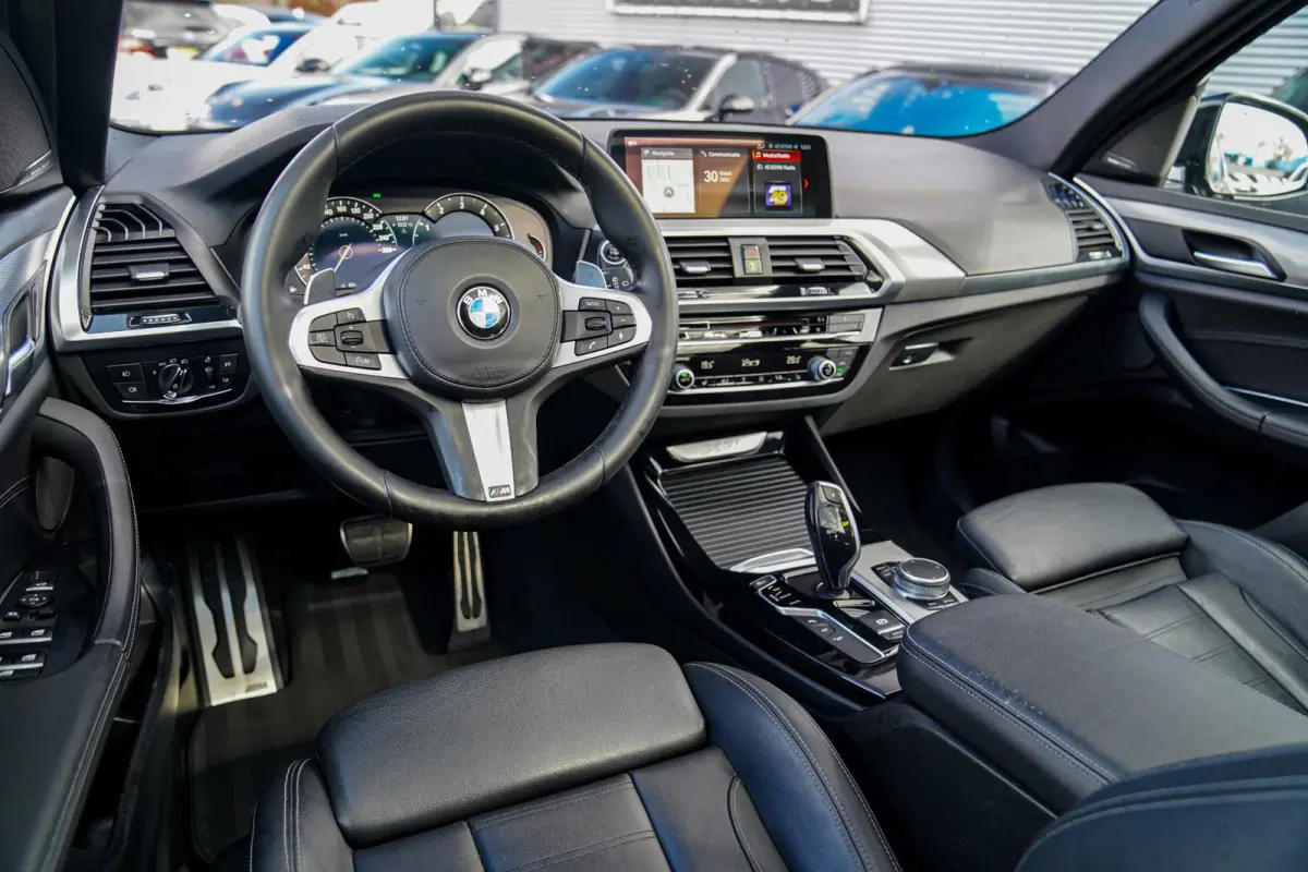 XDrive20i High Executive | M-pakket | BTW incl. | Panorama | Trekhaak | Harman Kardon | Facelift | 360cam | Stoelverwarming