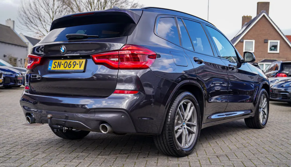 XDrive20i High Executive | M-pakket | BTW incl. | Panorama | Trekhaak | Harman Kardon | Facelift | 360cam | Stoelverwarming