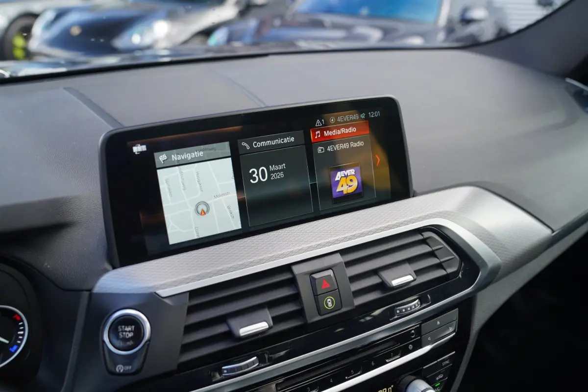 XDrive20i High Executive | M-pakket | BTW incl. | Panorama | Trekhaak | Harman Kardon | Facelift | 360cam | Stoelverwarming