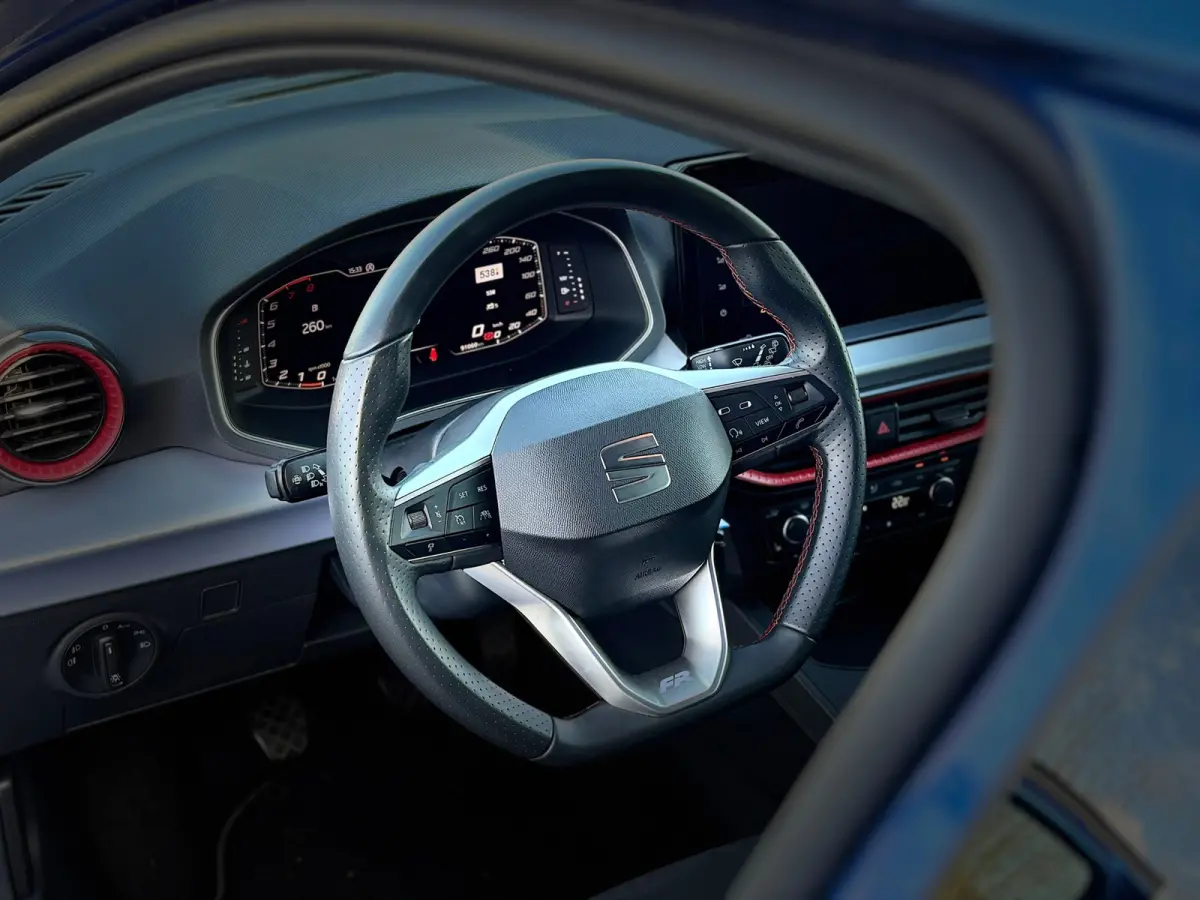 1.0 EcoTSI FR Business Intense - Saphire Blue - Carplay/Camera/Virtual