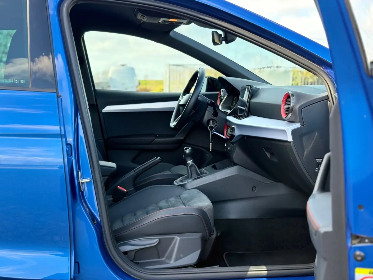1.0 EcoTSI FR Business Intense - Saphire Blue - Carplay/Camera/Virtual