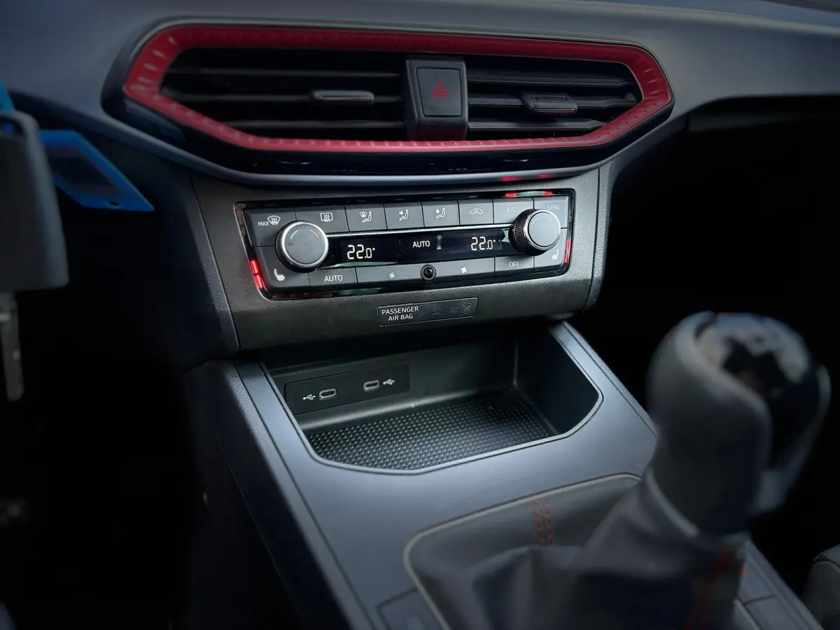 1.0 EcoTSI FR Business Intense - Saphire Blue - Carplay/Camera/Virtual