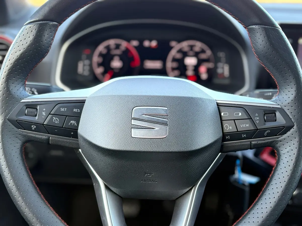 1.0 EcoTSI FR Business Intense - Saphire Blue - Carplay/Camera/Virtual