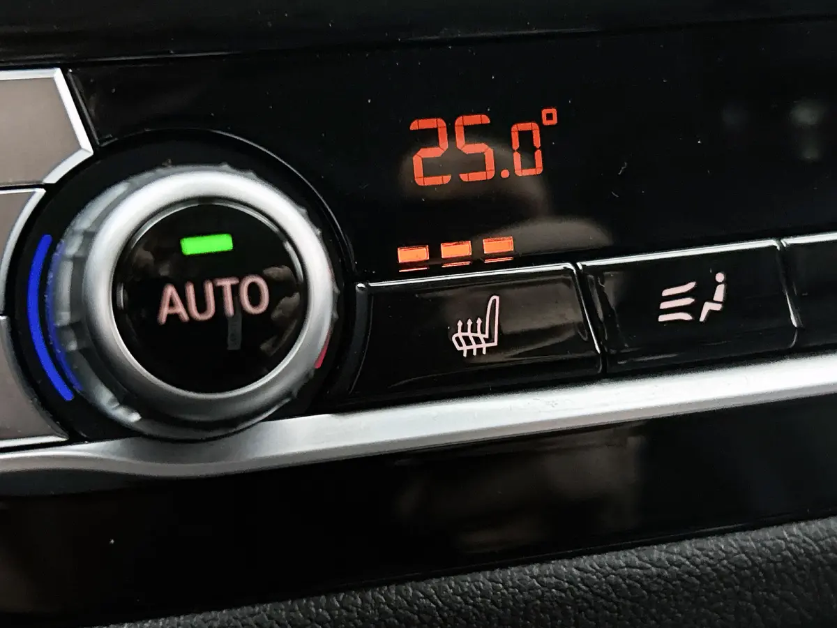 XDrive20i High Executive (Dealer Onderh, Navi, Head-up, Parkeersensoren V+A,, StoelV, Climate Control, Cruise Control, Etc)