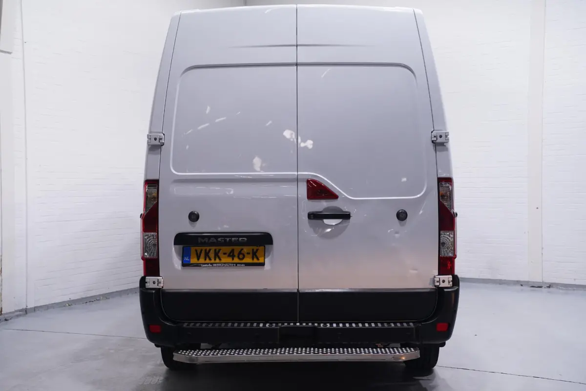 2.3 dCi 150 pk L3H2 Navi, Camera Dode Hoek Assist, Opstap achter, PDC V+A, 3-Zits
