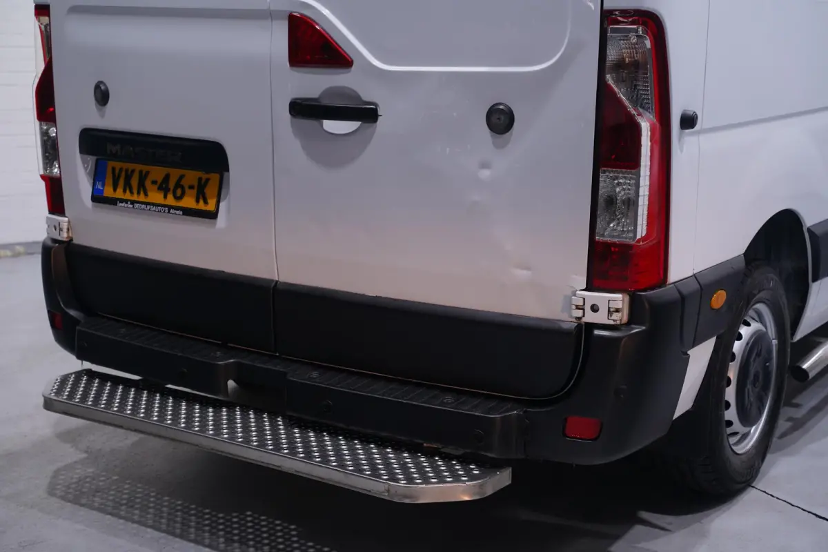 2.3 dCi 150 pk L3H2 Navi, Camera Dode Hoek Assist, Opstap achter, PDC V+A, 3-Zits