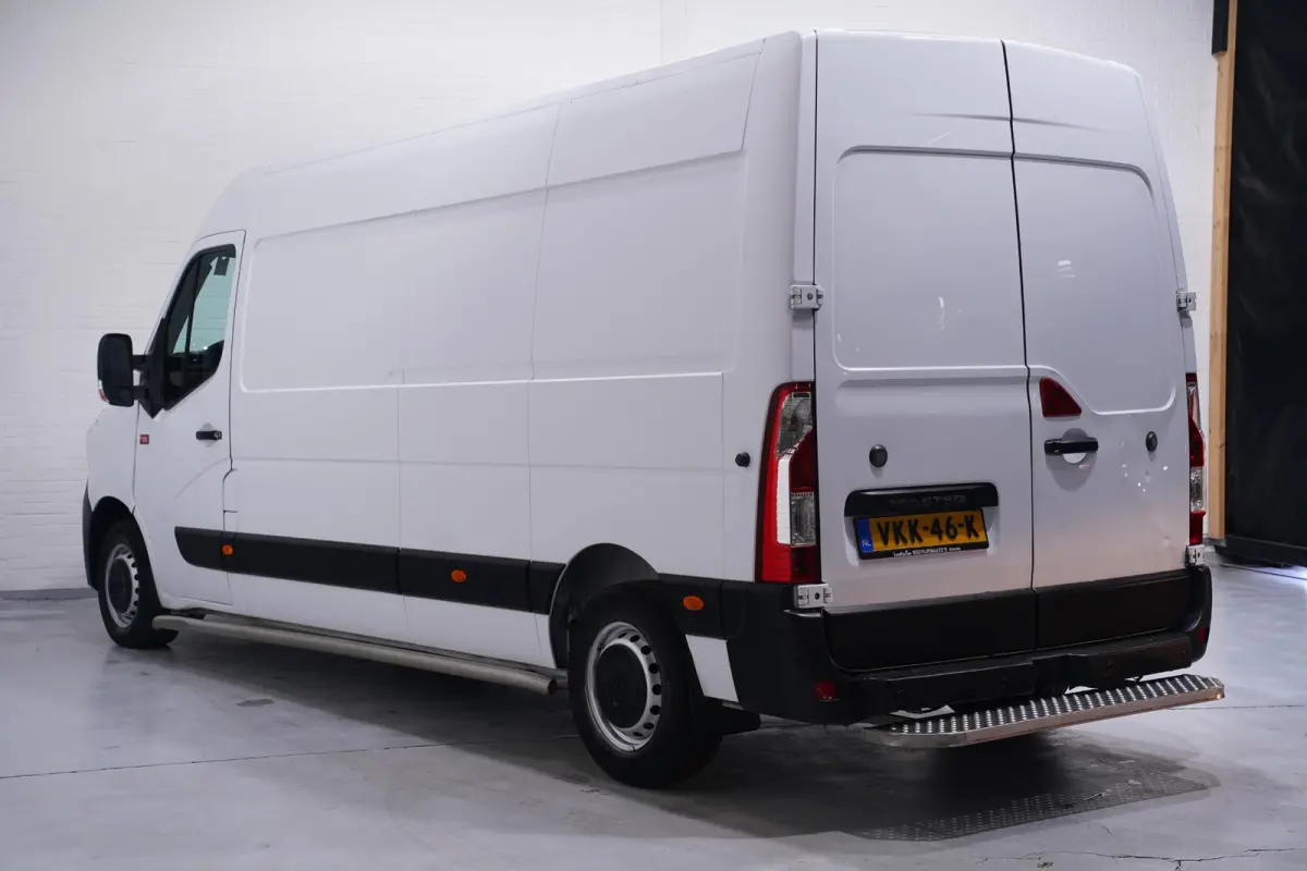 2.3 dCi 150 pk L3H2 Navi, Camera Dode Hoek Assist, Opstap achter, PDC V+A, 3-Zits