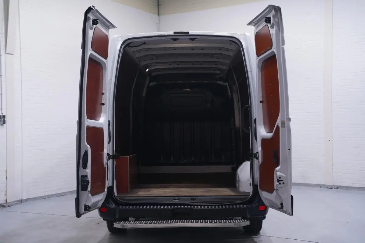 2.3 dCi 150 pk L3H2 Navi, Camera Dode Hoek Assist, Opstap achter, PDC V+A, 3-Zits
