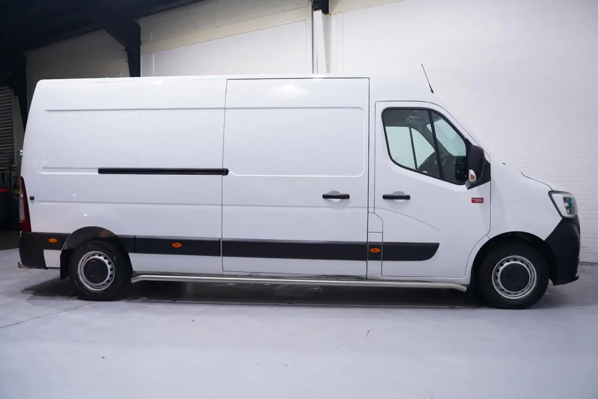 2.3 dCi 150 pk L3H2 Navi, Camera Dode Hoek Assist, Opstap achter, PDC V+A, 3-Zits