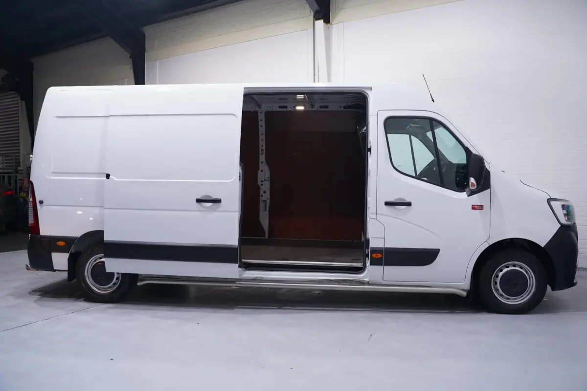 2.3 dCi 150 pk L3H2 Navi, Camera Dode Hoek Assist, Opstap achter, PDC V+A, 3-Zits