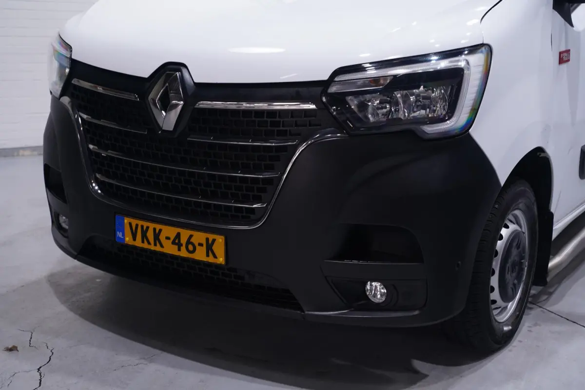 2.3 dCi 150 pk L3H2 Navi, Camera Dode Hoek Assist, Opstap achter, PDC V+A, 3-Zits