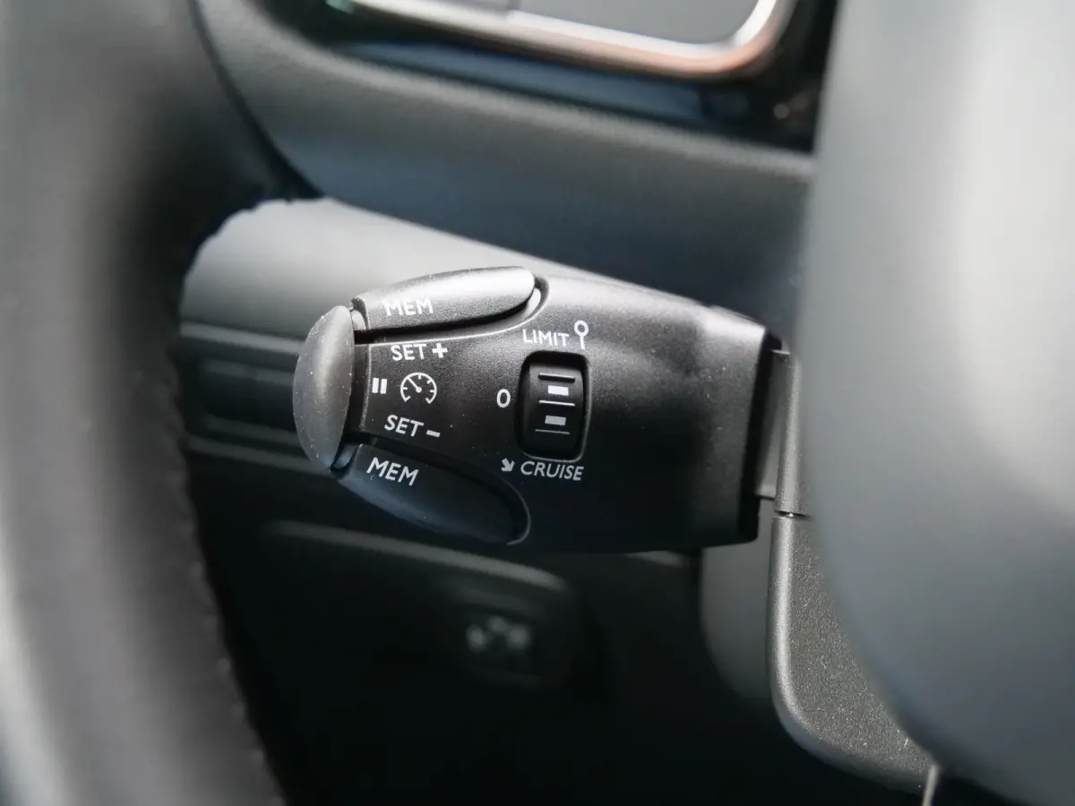1.2 PureTech Plus 110 Pk Navigatie / DAB / Apple Carplay / PDC