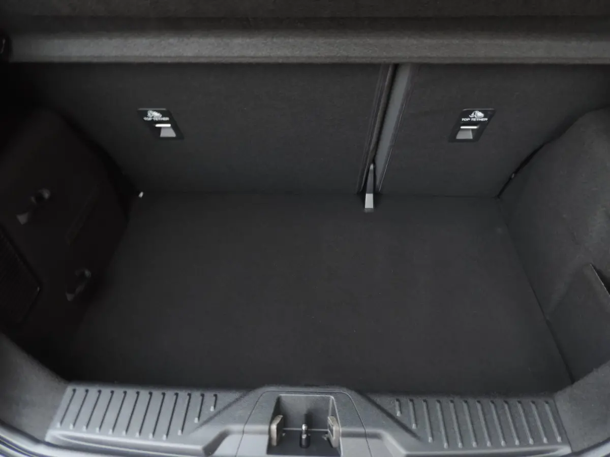 1.0-T Active 59.000km | 1e Eig | NL-auto | Voorruitverw | 17'' | CarPlay | Adapt.cruise | B&O | PDC | Navi | ECC