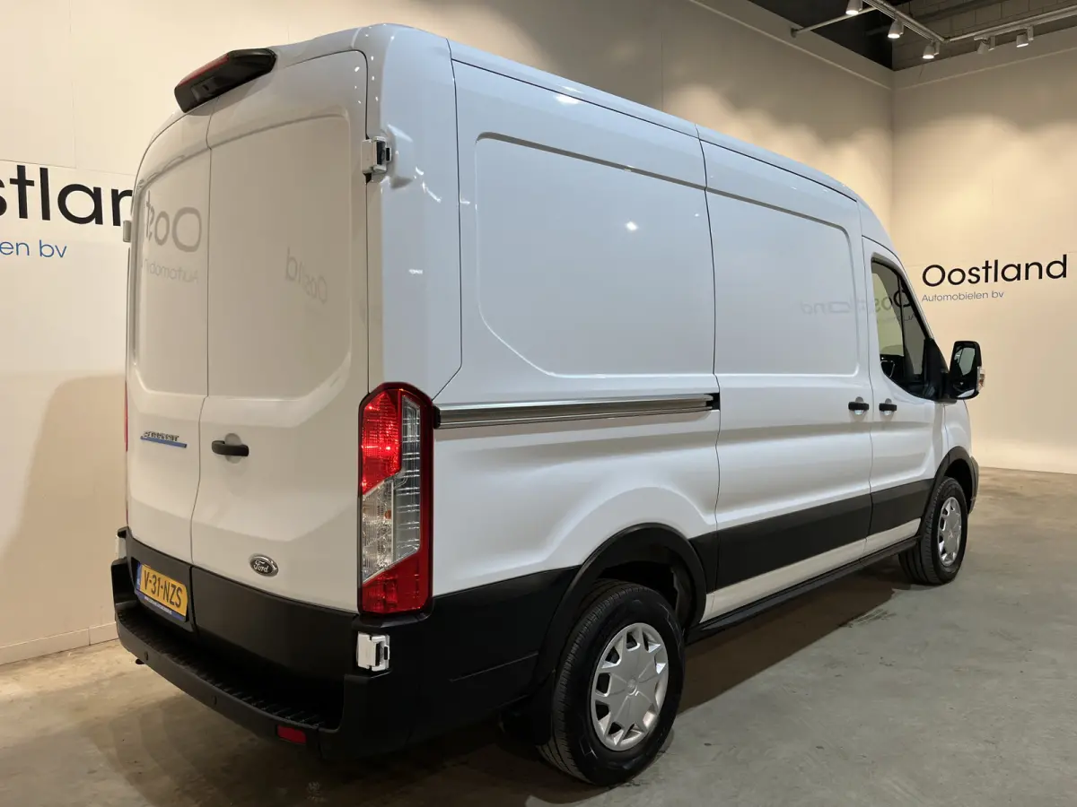 390 (3500 kg) L2H2 Trend 68 kWh / 100% Elektrisch !! / Airco / Cruise Control / CarPlay / Camera / Navigatie / 3-Zits / 13.850 KM !!