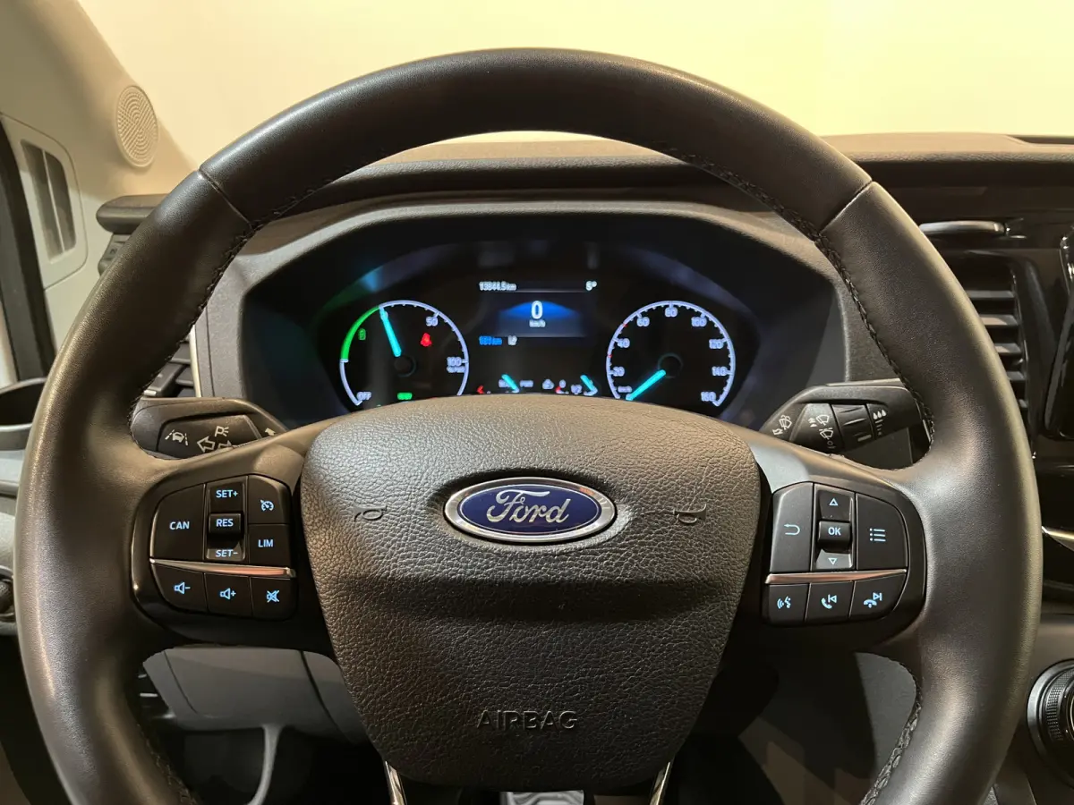 390 (3500 kg) L2H2 Trend 68 kWh / 100% Elektrisch !! / Airco / Cruise Control / CarPlay / Camera / Navigatie / 3-Zits / 13.850 KM !!