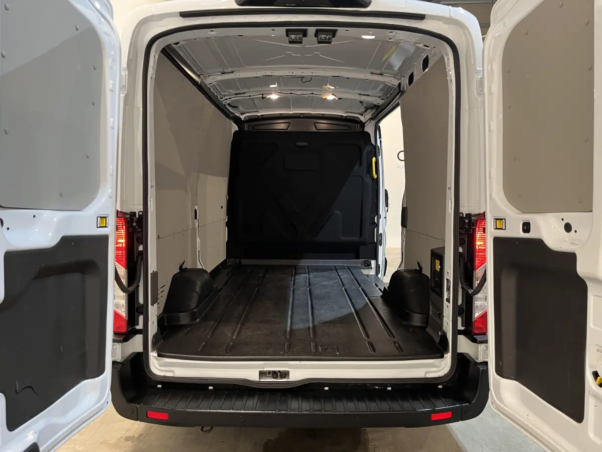 390 (3500 kg) L2H2 Trend 68 kWh / 100% Elektrisch !! / Airco / Cruise Control / CarPlay / Camera / Navigatie / 3-Zits / 13.850 KM !!