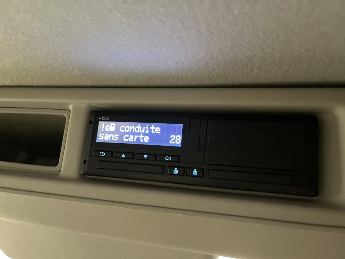 390 (3500 kg) L2H2 Trend 68 kWh / 100% Elektrisch !! / Airco / Cruise Control / CarPlay / Camera / Navigatie / 3-Zits / 13.850 KM !!