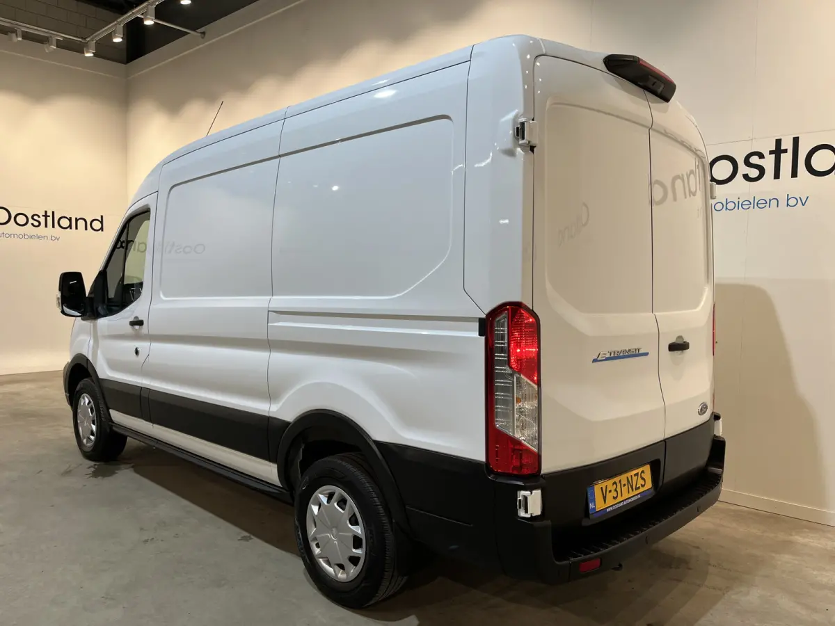 390 (3500 kg) L2H2 Trend 68 kWh / 100% Elektrisch !! / Airco / Cruise Control / CarPlay / Camera / Navigatie / 3-Zits / 13.850 KM !!