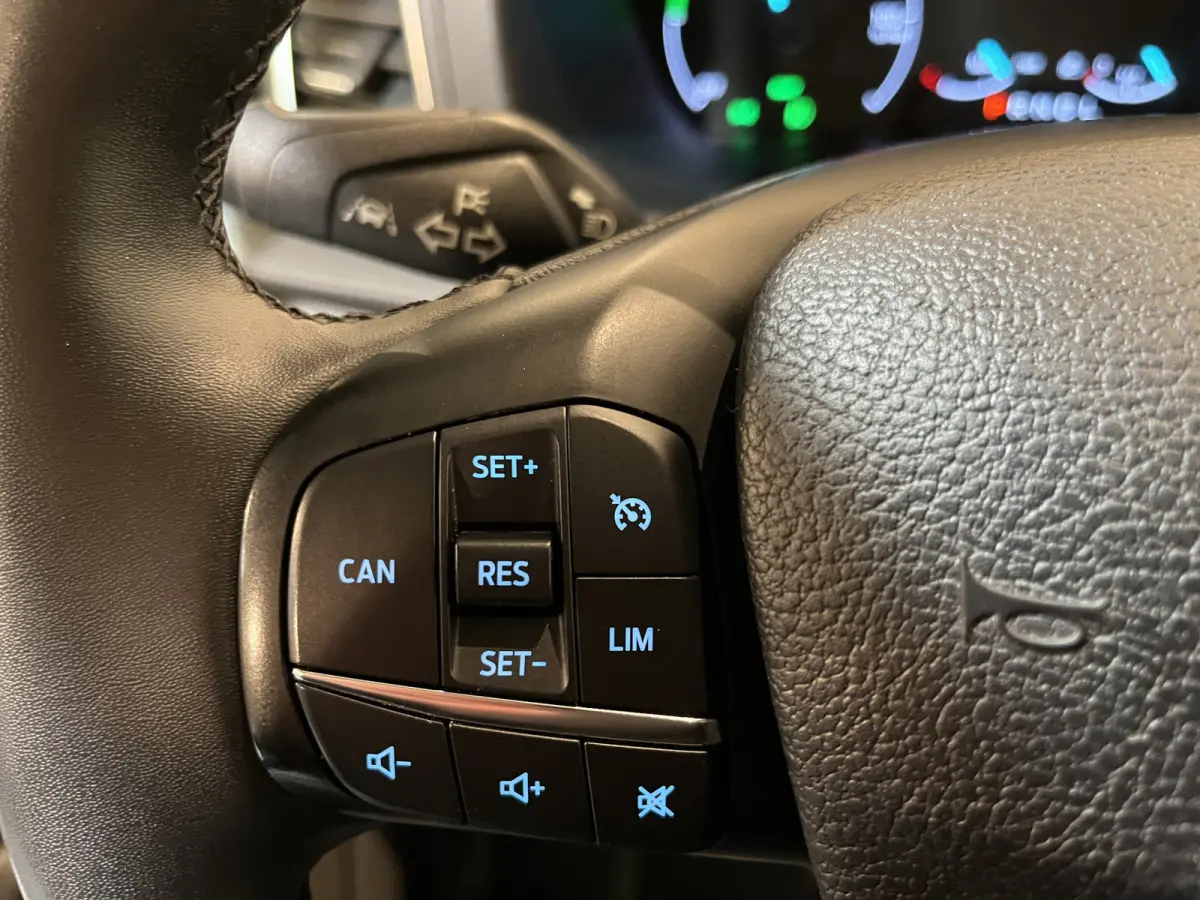 390 (3500 kg) L2H2 Trend 68 kWh / 100% Elektrisch !! / Airco / Cruise Control / CarPlay / Camera / Navigatie / 3-Zits / 13.850 KM !!