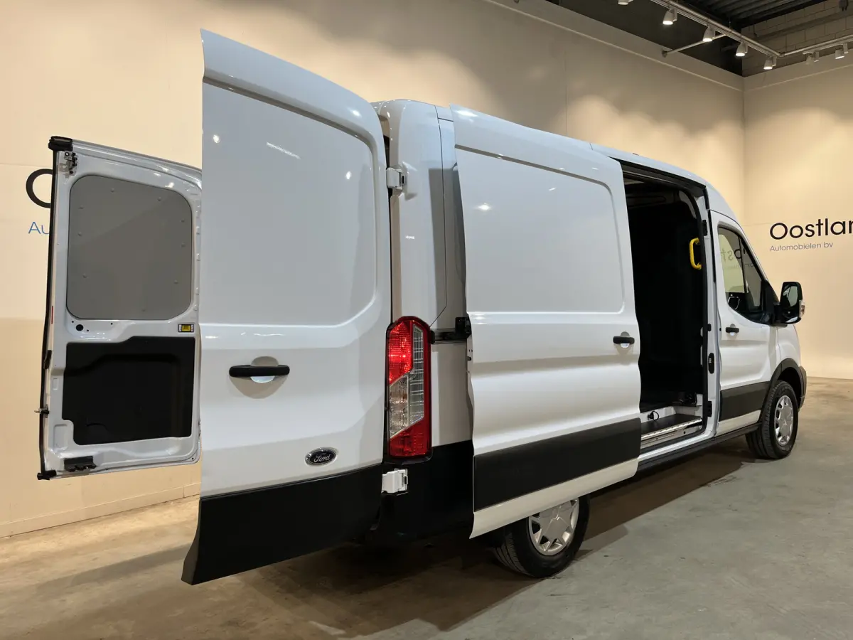 390 (3500 kg) L2H2 Trend 68 kWh / 100% Elektrisch !! / Airco / Cruise Control / CarPlay / Camera / Navigatie / 3-Zits / 13.850 KM !!