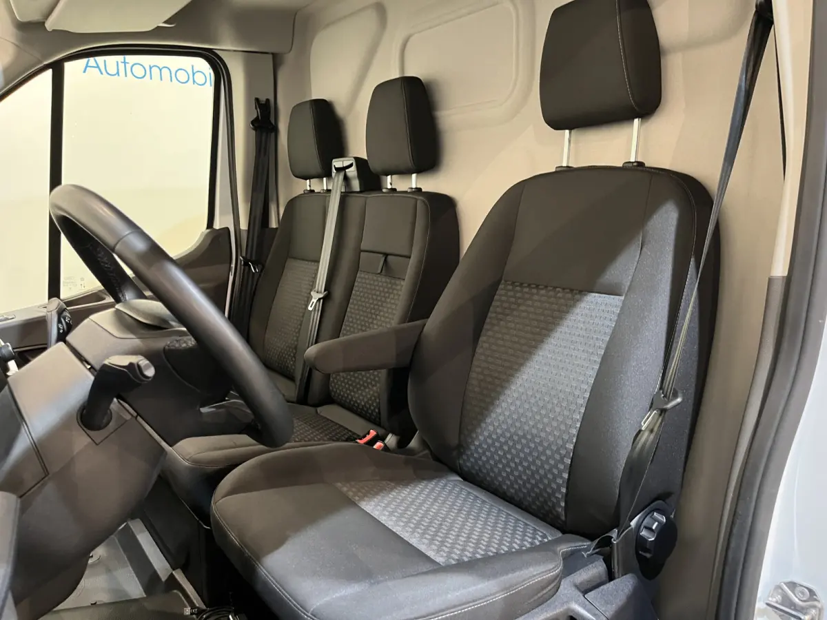 390 (3500 kg) L2H2 Trend 68 kWh / 100% Elektrisch !! / Airco / Cruise Control / CarPlay / Camera / Navigatie / 3-Zits / 13.850 KM !!