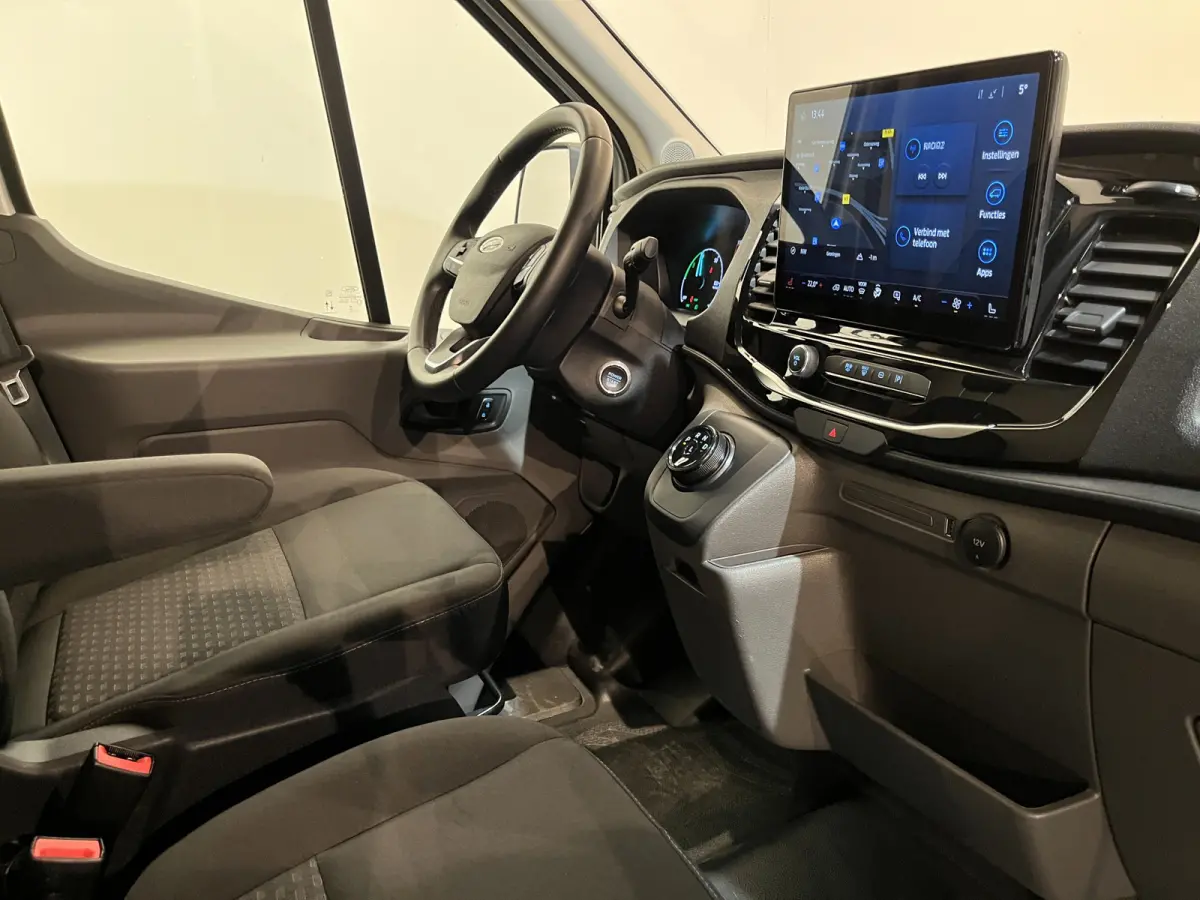 390 (3500 kg) L2H2 Trend 68 kWh / 100% Elektrisch !! / Airco / Cruise Control / CarPlay / Camera / Navigatie / 3-Zits / 13.850 KM !!