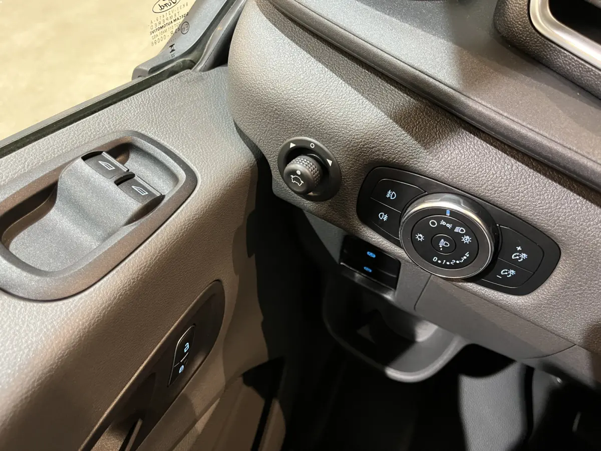 390 (3500 kg) L2H2 Trend 68 kWh / 100% Elektrisch !! / Airco / Cruise Control / CarPlay / Camera / Navigatie / 3-Zits / 13.850 KM !!