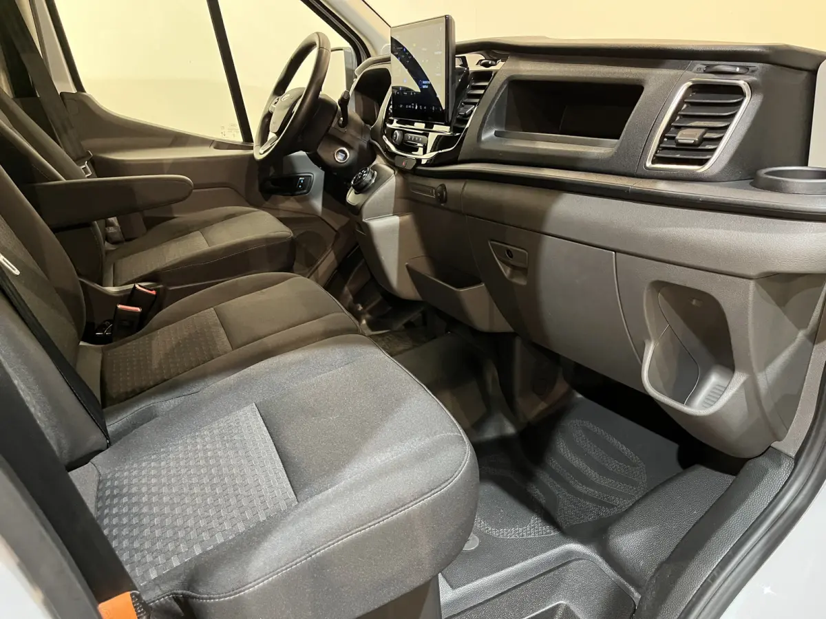 390 (3500 kg) L2H2 Trend 68 kWh / 100% Elektrisch !! / Airco / Cruise Control / CarPlay / Camera / Navigatie / 3-Zits / 13.850 KM !!