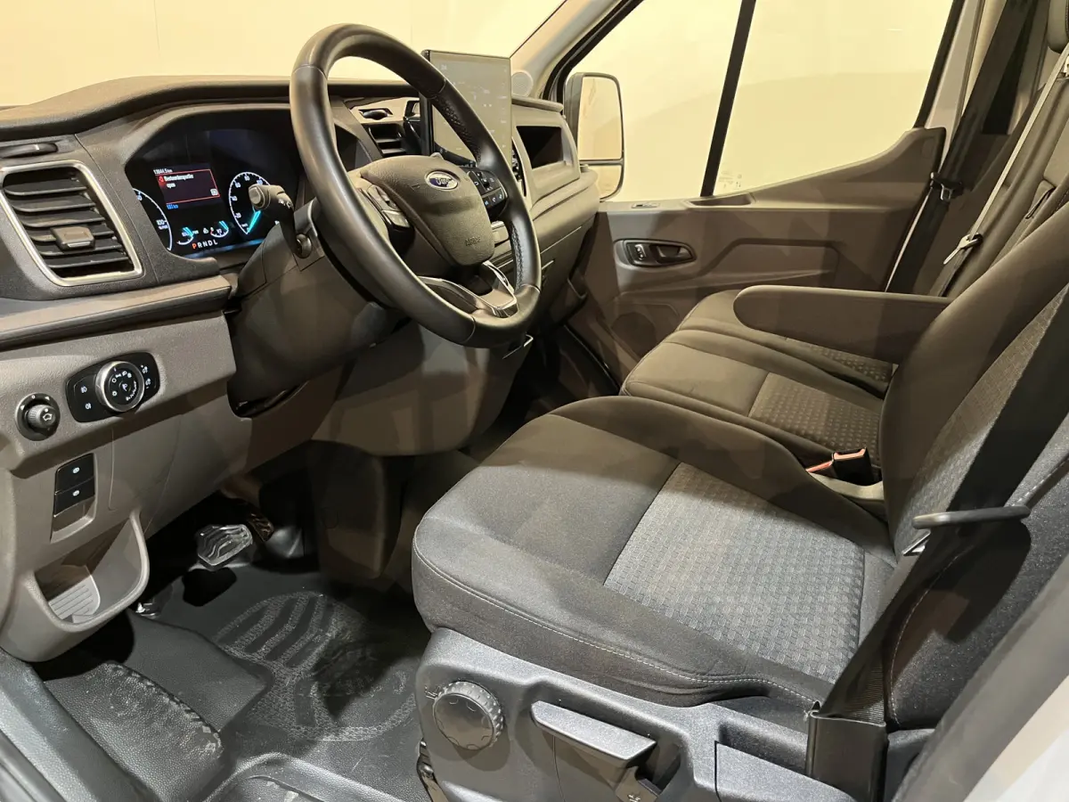 390 (3500 kg) L2H2 Trend 68 kWh / 100% Elektrisch !! / Airco / Cruise Control / CarPlay / Camera / Navigatie / 3-Zits / 13.850 KM !!