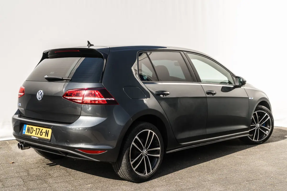 1.4 TSi GTE Connected Series | LED | 17 inch | Sportstoelen | Getint Glas