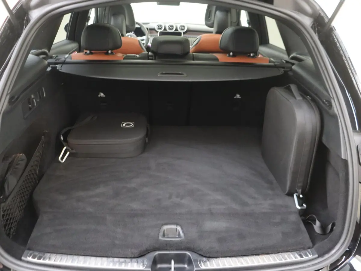 400e 4MATIC AMG Line / Panoramadak/ DISTRONIC/ Head Up/ El. Trekhaak/ 20 inch/ Night