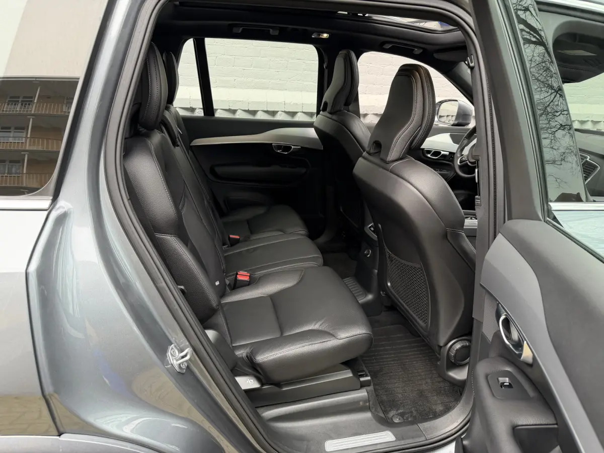 2.0 T8 Twin Engine AWD Momentum 7P Panorama dak Trekhaak