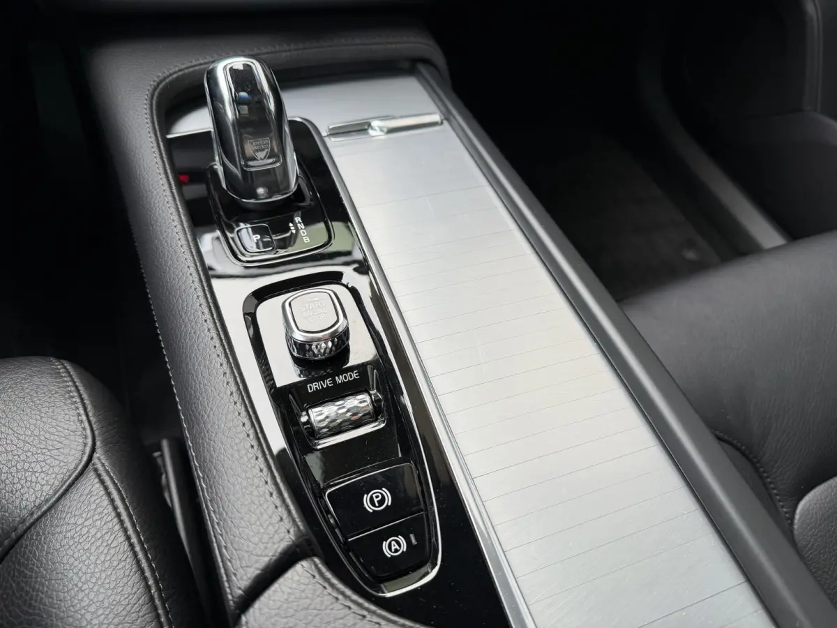 2.0 T8 Twin Engine AWD Momentum 7P Panorama dak Trekhaak