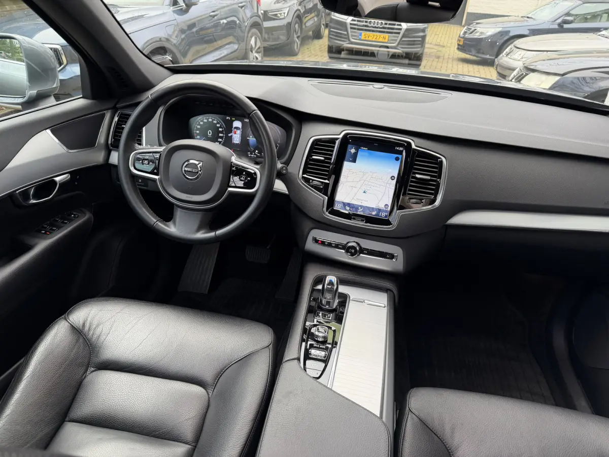 2.0 T8 Twin Engine AWD Momentum 7P Panorama dak Trekhaak