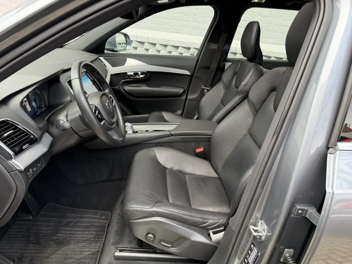2.0 T8 Twin Engine AWD Momentum 7P Panorama dak Trekhaak